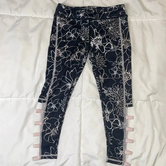 Girl Zip Up Hoodie w/Jogger Pants/Capri Bundle (2) - Size 6X - Picture 9 of 12